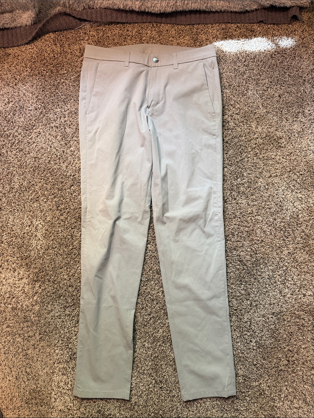 lululemon athletica Men's Chinos in Light Gray. 32x34 slim